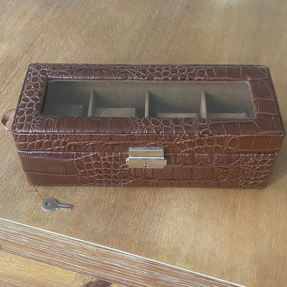 Neiman Marcus Leather Style Locked 4 Watch Storage